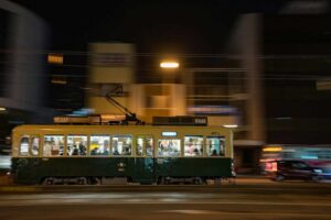 Viele Strassenbahnen fahren überirdisch.